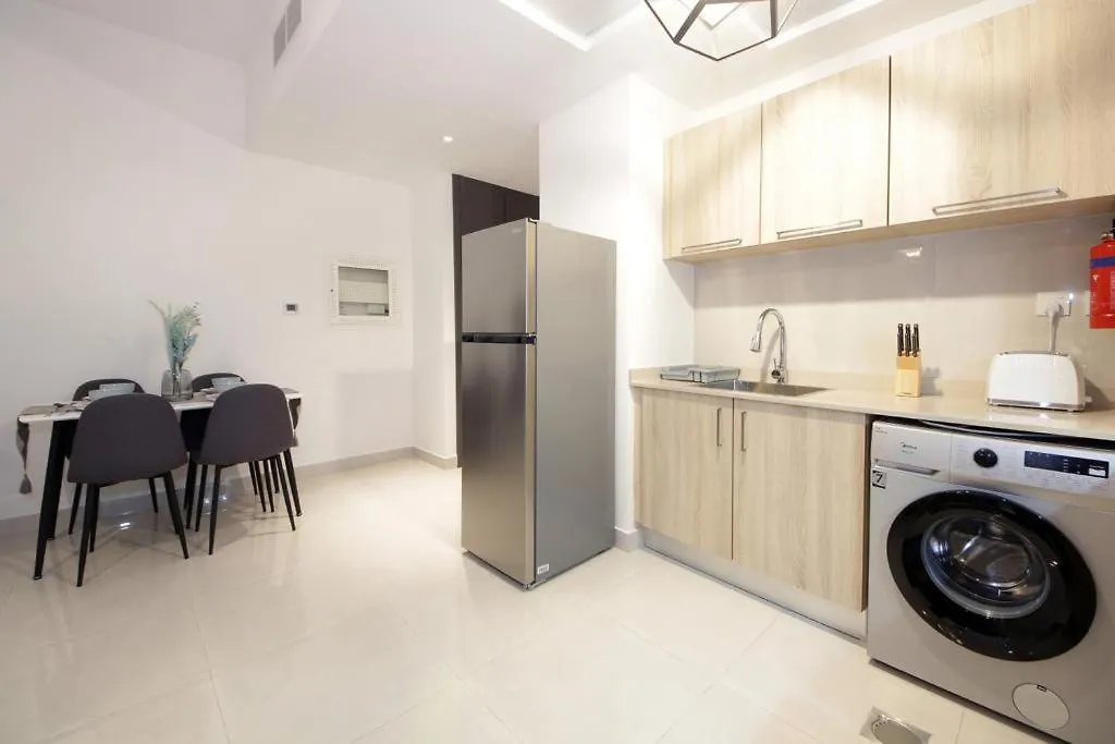 Cozy Studio Apartment In Ag Tower With Canal View Dubai