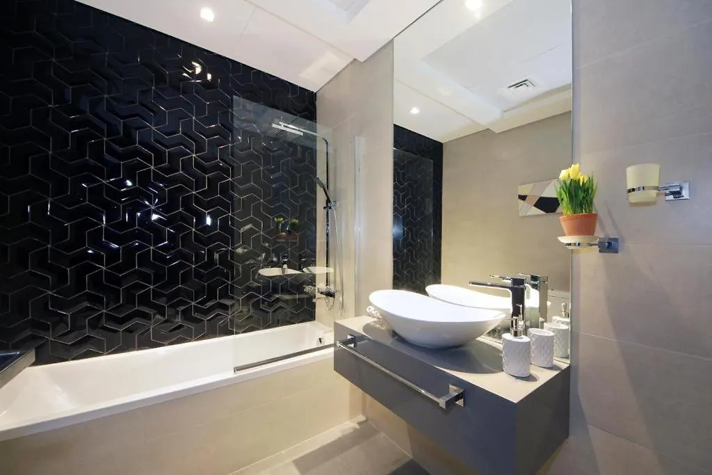 Cozy Studio Apartment In Ag Tower With Canal View Dubai