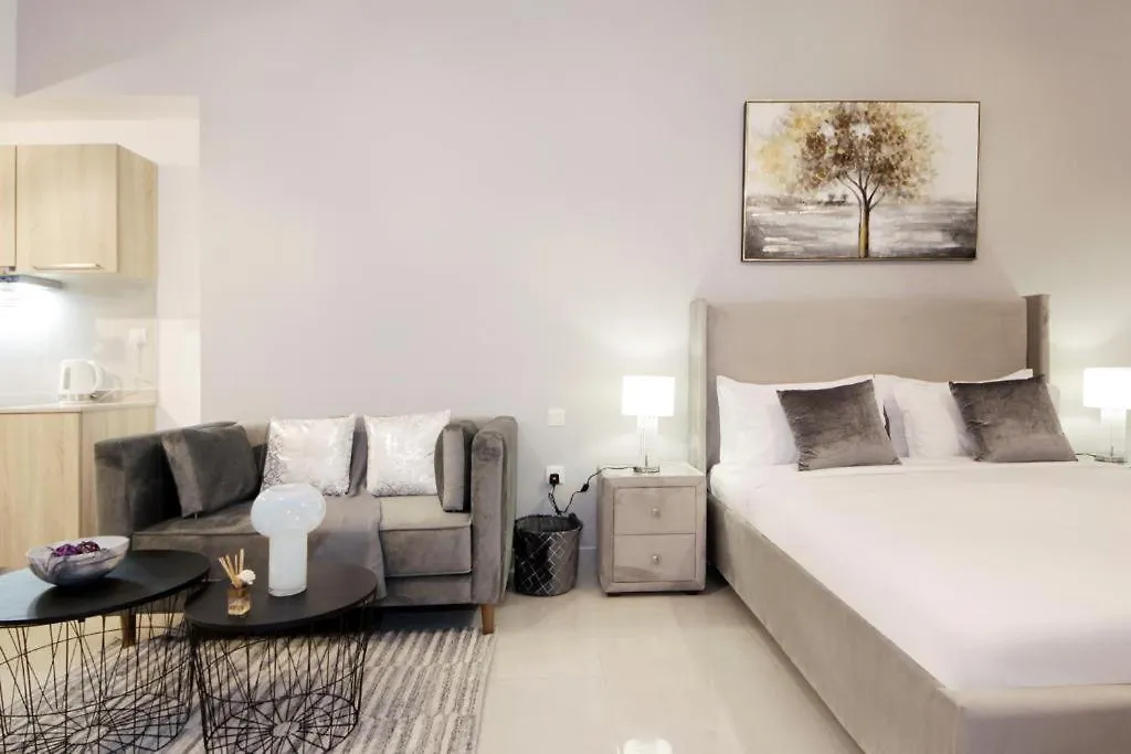 Cozy Studio Apartment In Ag Tower With Canal View Dubai